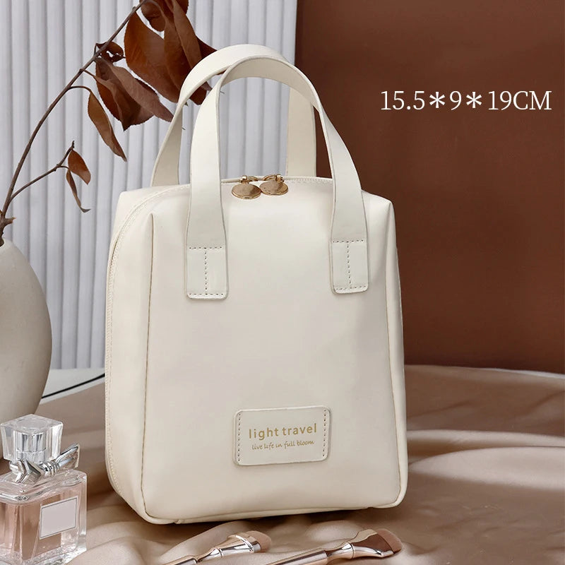 trousse de toilette et maquillage