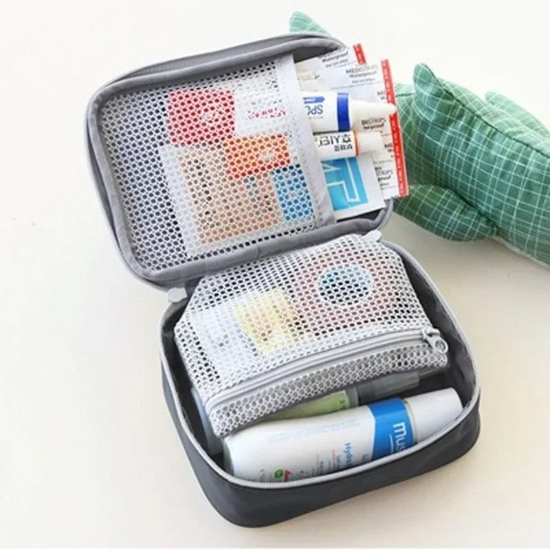 trousse de toilette avion pharmacie