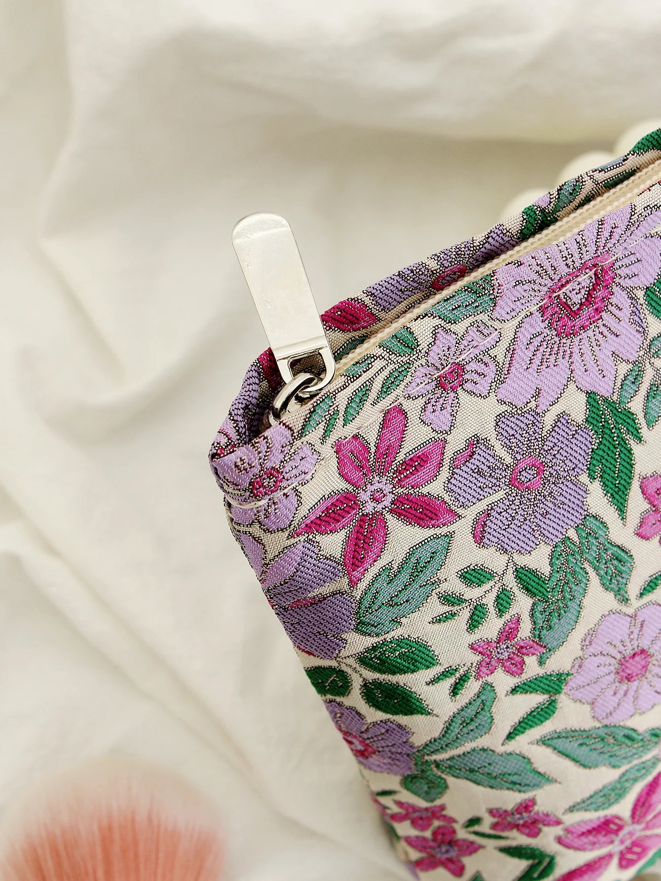 trousse de toilette violette