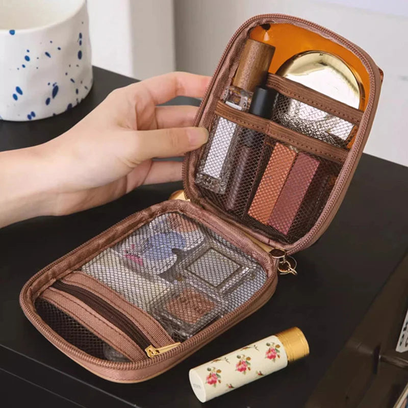 petite trousse de toilette et de maquillage