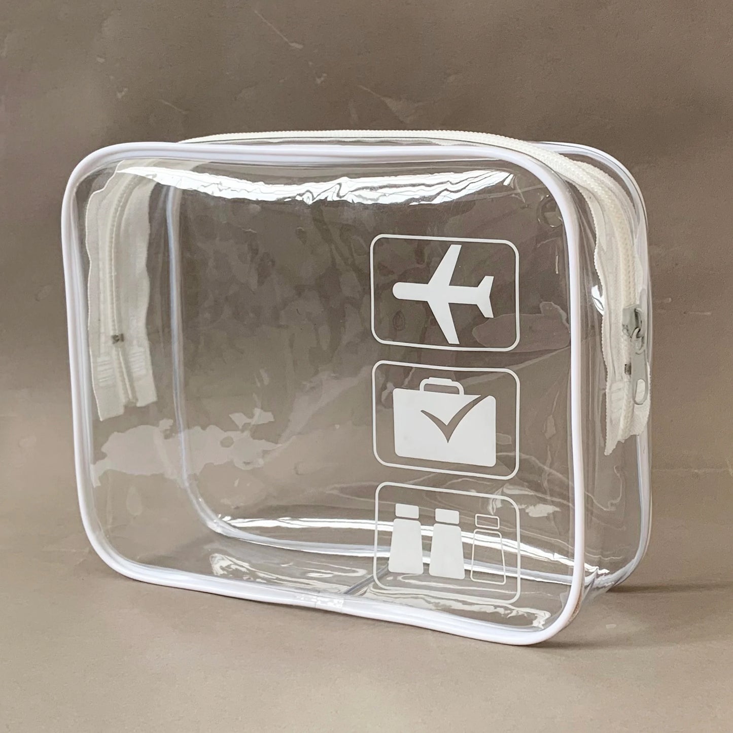 trousse de toilette et avion